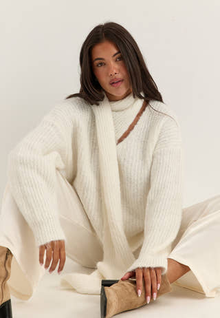 Knitted Scarf Sweater White