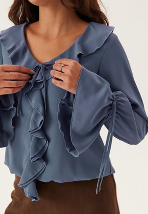 Frill Tie Bluse
