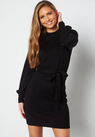 Ina fine knitted dress
