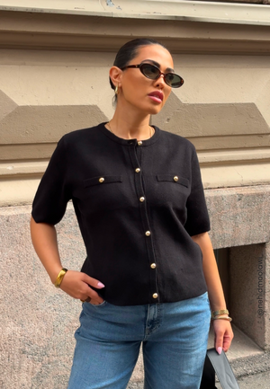 Strikket cardigan med gullknapper