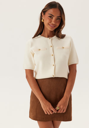 Strikket cardigan med gullknapper