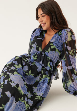 Frill langermet chiffong midikjole
