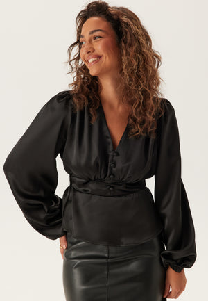 Satengbluse med V-hals