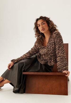 V-hals Bluse med Knapper