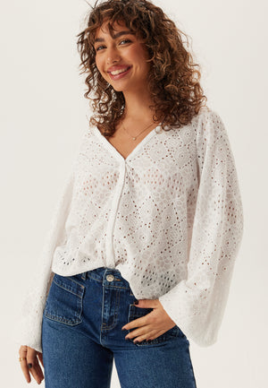 Bluse med voluminøse ermer og knapper