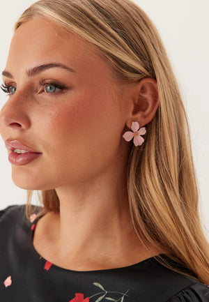Lilly Flower Earring