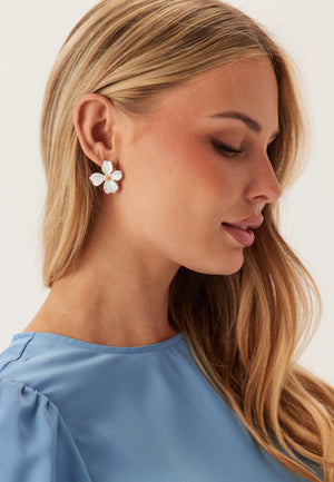 Lilly Flower Earring