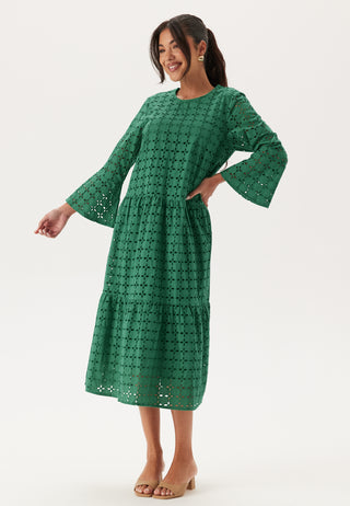Broderie Anglaise kjole med rund hals