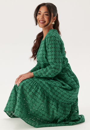 Broderie Anglaise kjole med rund hals