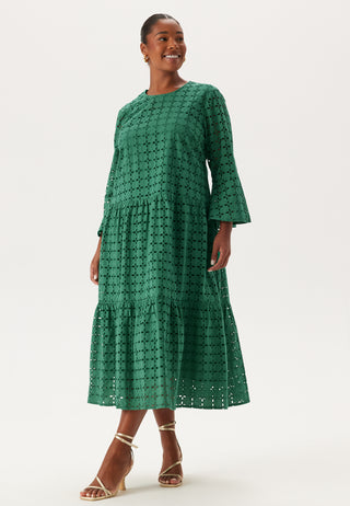 Broderie Anglaise kjole med rund hals