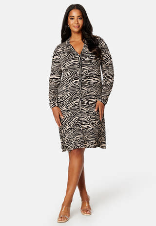 Viola button dress