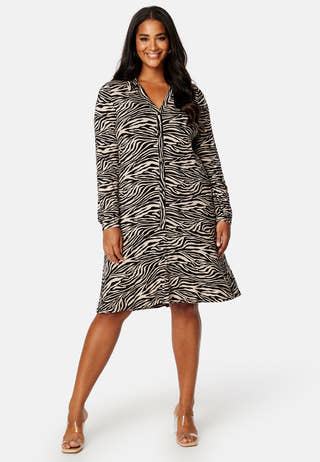Viola button dress