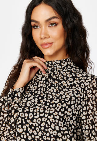 Mila L/S High Neck Top