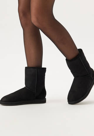 Linda Sheepskin Boots