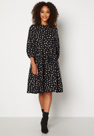 Sinna 3/4 Volume Dress