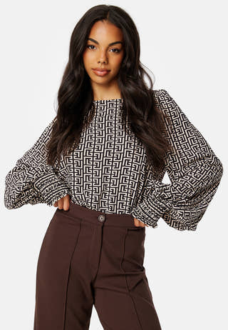 Bana L/S Smock Sleeve Top