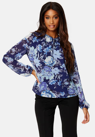 Karolina L/S Ruffle Top