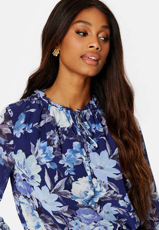 Karolina L/S Ruffle Top