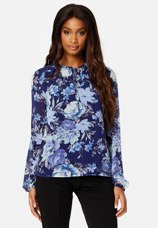 Karolina L/S Ruffle Top