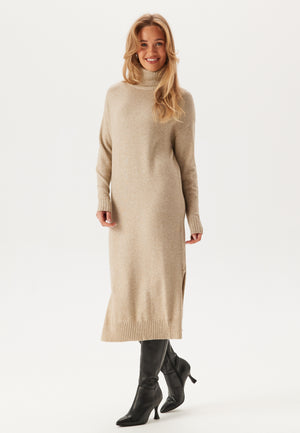Rill Roll Neck Langermet Midikjole