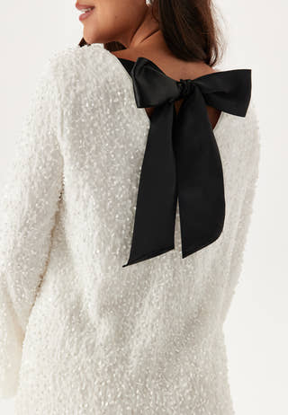 Viaria L/S O-NECK OPEN BACK DRESS