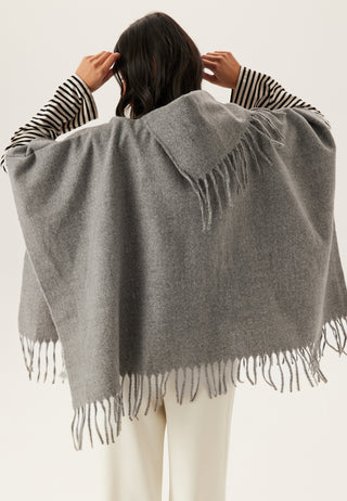 Vifjolira poncho med høy hals