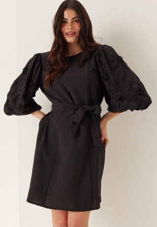 Vimala O-neck 3/4 EMB. DRESS