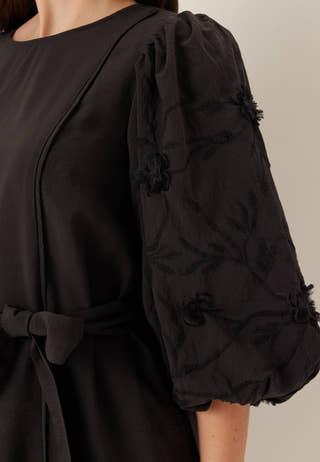 Vimala O-neck 3/4 EMB. DRESS